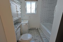 Moći ćete da se ogledate na njima koliko će se cakliti: Evo kako treba obrisati podne pločice, biće čiste kao suza