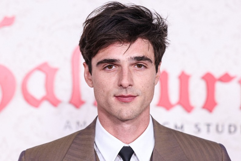 Totalno ludilo: Glavni frajer u hit seriji pokazao trbušnjake, Srpkinje ne prestaju da premotavaju snimak