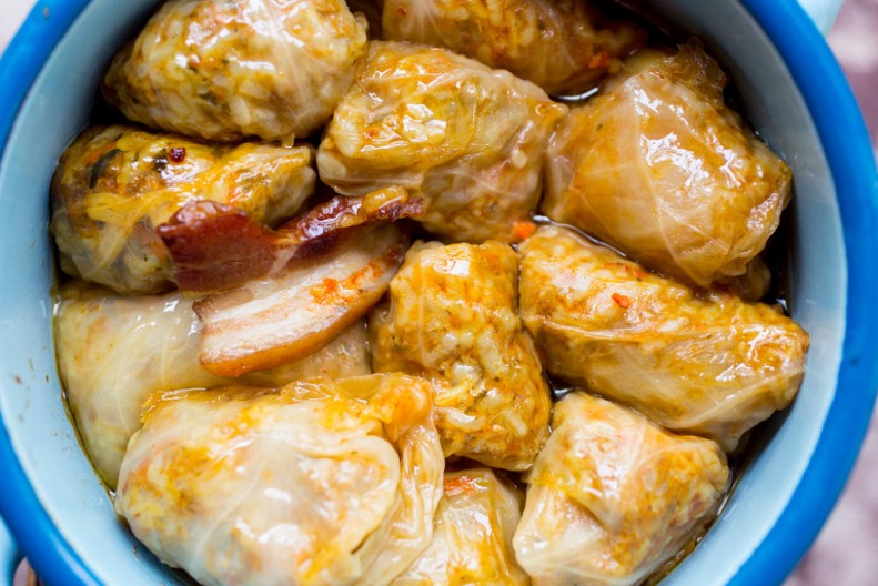 Najveća misterija srpske kuhinje: Da li se meso za sarmu dinsta ili ide sirovo? Jedino ovako je ispravno