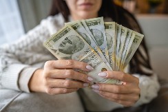 Ako stavite ovo ispod tepiha, privući ćete kamion para: Nikada ovo ne biste uradili, ali rešiće vas bede, kredite i dugova