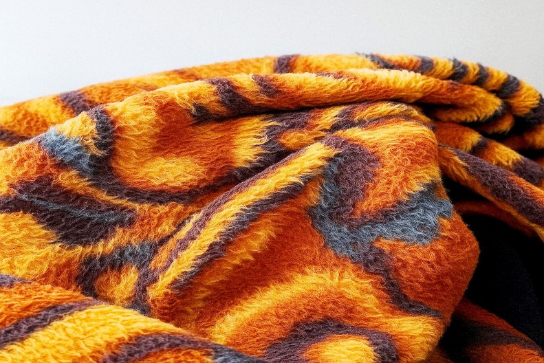 Kako pravilno oprati ćebe? Svi greše kod jedne stvari, a evo i da li ih treba ubacivati u veš mašinu zimi?