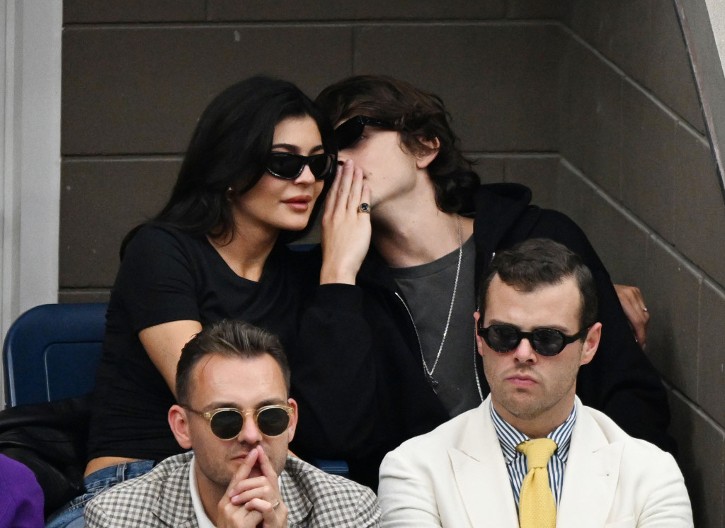 Majka ista kao devojka: Dečko Kajli Džener ih obukao u maltene iste kombinacije, svi su komentarisali ovaj momenat