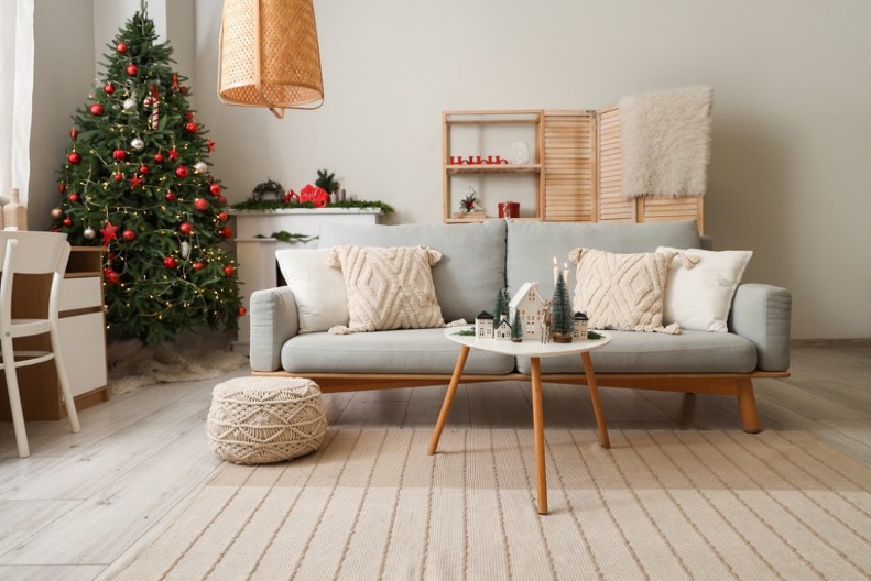 Za više novca i ljubavi u 2026. godini: Stavite jelku na ovo mesto i zaboravite na brige!