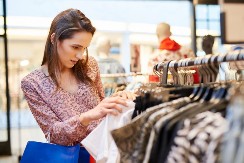 Gužve u prodavnicama zbog ovih kaputa: Prva ih je pokazala Prada, a slične modele kod nas možete da nađete za 3.800 dinara