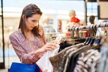 Gužve u prodavnicama zbog ovih kaputa: Prva ih je pokazala Prada, a slične modele kod nas možete da nađete za 3.800 dinara