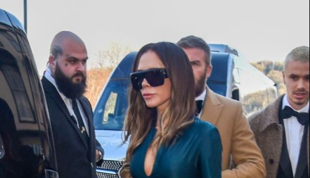 Još uvek nemate haljinu za Novu godinu? Ova Viktorijina je brutalna, sužava figuru za 5 kg i čini da izgledate kao boginja