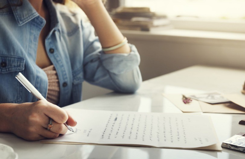 Brutalno pismo Deda Mrazu: Kad pročita šta mu je devojka tražila, odmah će dati otkaz!