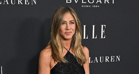 Kupaći u decembru: Dženifer Aniston pokazala zategnuto telo, dečko je prosto morao da uradi ovo