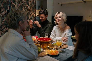 Buduća svekrva joj poklonila majicu kojom je sve rekla: "Ovo nije šala – ozbiljno me je uvredilo"