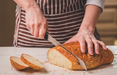Genijalan trik za bajat hleb: Za 5 minuta će biti mekan i hrskav kao oz pekare