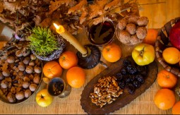 Stavite ovaj predmet ispod stolnjaka za Badnje veče: Novac će vam stizati cele godine