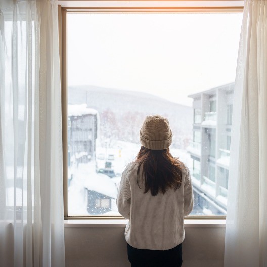 Domaćinstvima se savetuje da u petak i subotu otvore prozore na deset minuta, čak i ako pada sneg: Stručnjaci objašnjavaju zbog čega