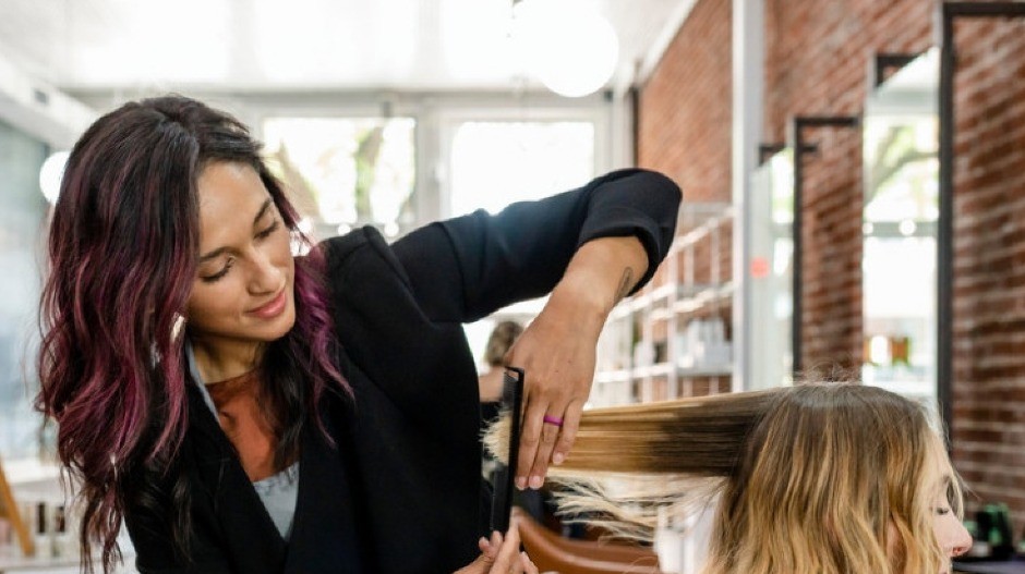 Hit fizura za zimu: Najlepša je bez feniranja, zato je žene masovno biraju za hladne dane