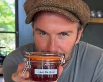 I jaja i kobasica, ali ima i slanina: Evo šta doručkuje Dejvid Bekam, a izgleda kao avion, ovo je skoro pa pravi srpski doručak