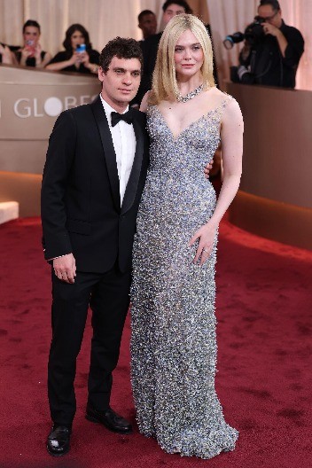 Svi gledaju ovu sliku: Da li vi vidite šta je čudno kod ovog para?