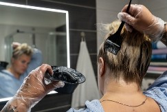 Ova farba za kosu ističe svaku boru: Ma koliko bili doterani, delovaćete 10 godina starije