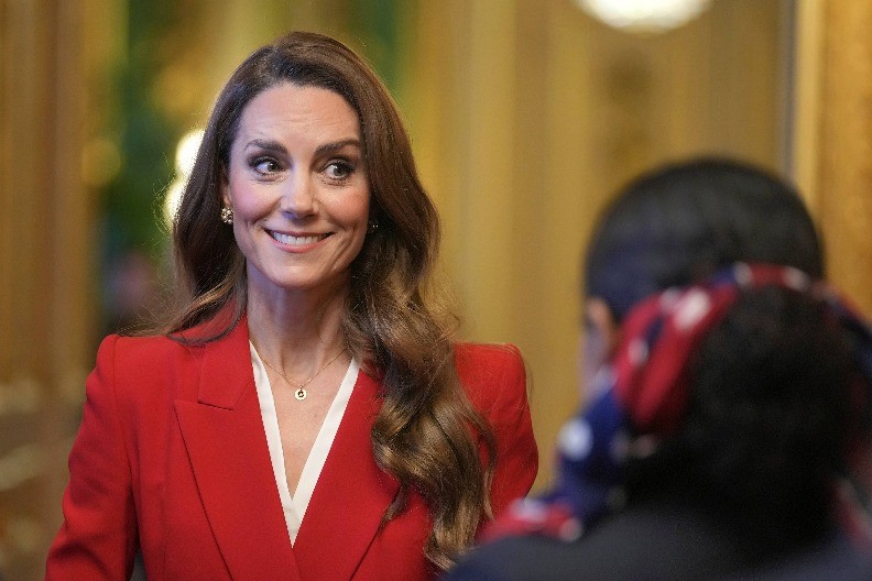 Kejt Midlton uradila nešto što nijedna princeza ne bi! Ostavila plemstvo u šoku, a narod u transu