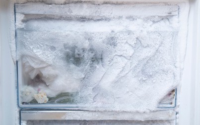 Nikada se više neće toliko nakupiti da ne može da se očistite danima: Evo kako da vam se led više nikada ne stvori u zamrzivaču