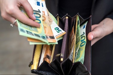 Ogroman novac stiže iznenada: 5 horoskopskih znakova će rešiti finansijske probleme u 2026. godini