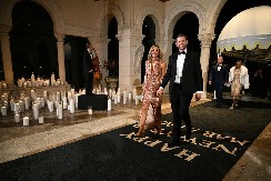 Trampova snajka snimila spot sa egipatskom pevačicom: Samo je zaigrala, a internet je poludeo!