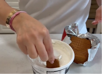 Isprobala sam viralni čizkejk: Sprema se za minut, kažu da je fantazija, ali ovo morate da dodate