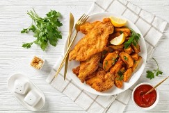 Korica puca, unutra sočno kao duša: Dodajte malo ovog pića u smesu i dobićete savršeno pohovano meso