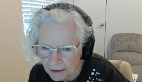 Baka (81) postala gejmerka: Sve je krenulo iz zabave, ali sada ima ozbiljniju nameru, tiče se njenog unuka