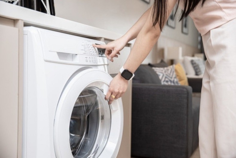 Odeća vam brzo dotraje? Greška nije u pranju, već u sušenju, ovo može da napravi katastrofu