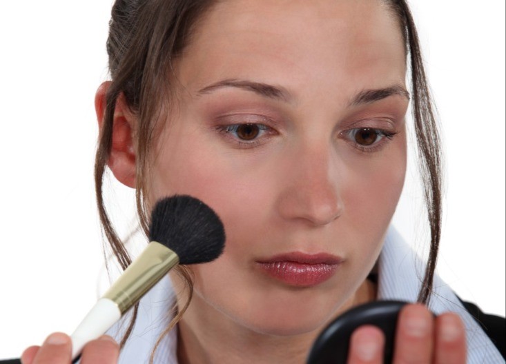 "Puder se kruni i skida sa kože, odvaja se u komadićima": Čitateljka u agoniji, a mi smo joj dali rešenje