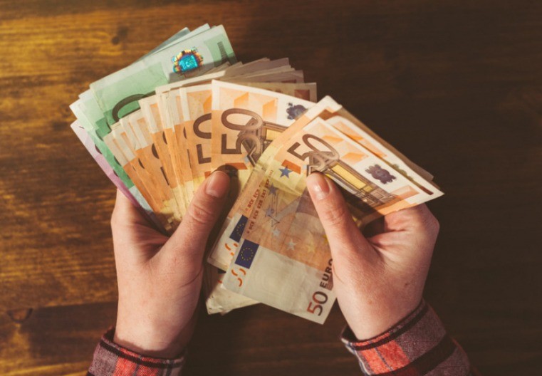 Kupaće se u parama do 1. februara: Neka se 3 znaka horoskopa spreme za neočekivani novčani dobitak!