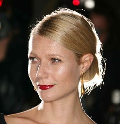 Haljina koja je vladala 90-ih ponovo je hit! Na proleće će se nositi od Evrope do Amerike