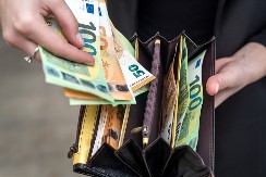 Zaboravite na besparicu: Stavite ovu sitnicu pod tepih i gledajte kako novac dolazi