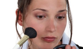 Jedan potez ajlajnerom briše umoran izgled: Žene kažu da lice izgleda mlađe za tren