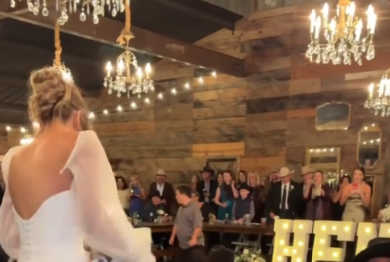 Bolje da se nije ženio: Mladoženja nagrabusio na sopstvenom venčanju, tradiciju nije mogao da izbegne