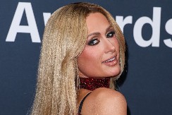 Oduvek je bila delulu: Paris Hilton jednako modna katastrofa, ni ne pomišljajte na ovu kombinaciju