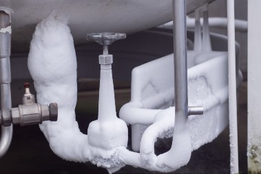 AKO OVO NE URADITE NOĆU, CEVI ĆE PUĆI! Jedan potez sprečava havariju kad udari mraz