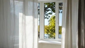 Ne držite ih pored prozora: Ovih 7 predmeta su posebno osetiljivi, lako propadnu
