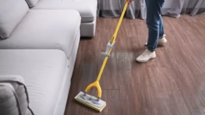 Parket vam je star i izgreban? Jeftina tečnost mu vraća sjaj kao da je lakiran
