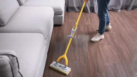 Parket vam je star i izgreban? Jeftina tečnost mu vraća sjaj kao da je lakiran