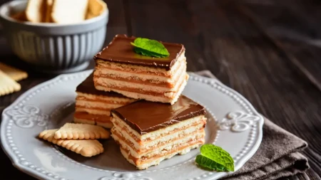 Svi mi traže ovaj recept za keks tortu: Pravi se za 20 minuta, a pojede još brže!