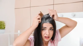 Sedu kosu prekrijem bez farbe: Mešavina od 2 sastojka vraća prirodnu boju i jača koren