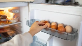 Mislite da su jaja bezbedna u vratima frižidera? Stručnjaci objašnjavaju zašto grešite