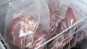 Odmrznite meso za 30 minuta: Biće jednako sočno kao i sveže, nema razlike