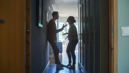 Tera mir i sreću iz doma: Odmah ovo sklonite sa ulaznih vrata, privlači zlo kao magnet!