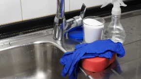 Soda bikarbona ne može da mu parira: Ova kesica iz kuhinje rastvara kamenac, a košta svega nekoliko desetina dinara