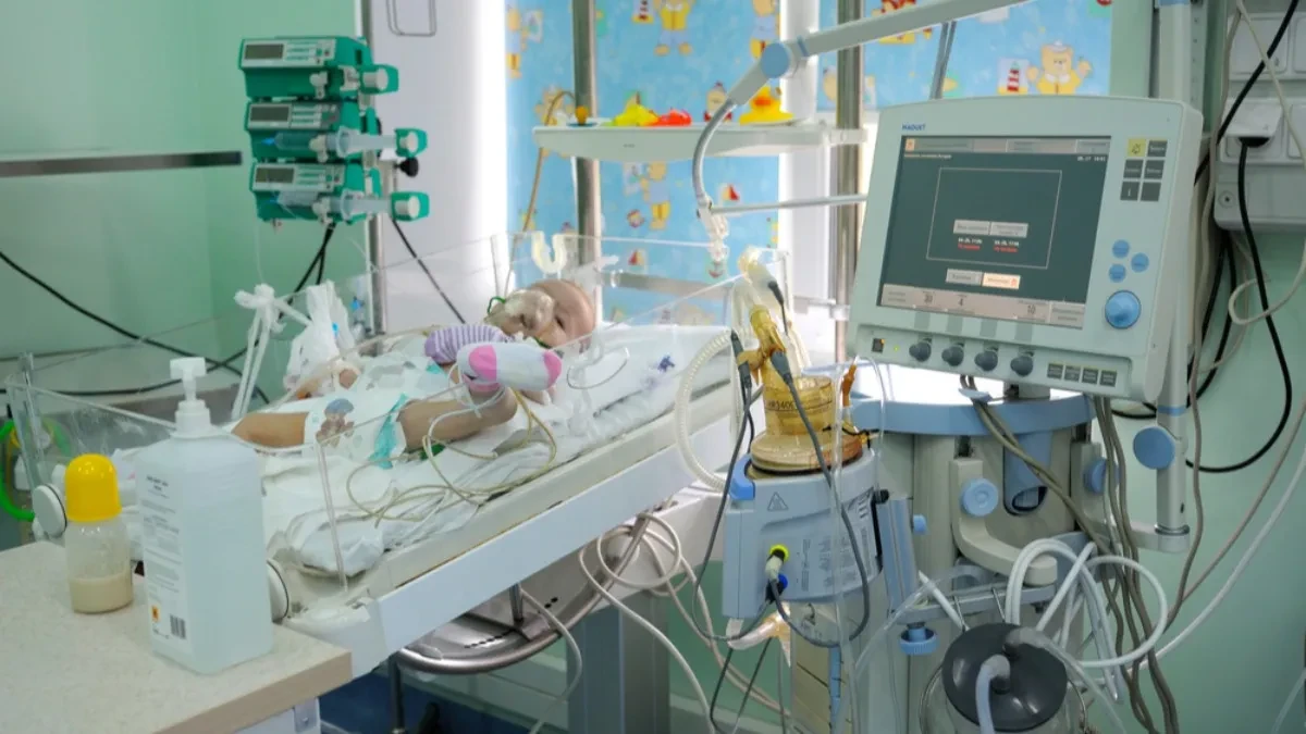 Devojčica (1) završila na respiratoru! Majka joj je davala ovo domaće mleko kupljeno u mlekari preko Fejsbuka
