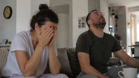 Niko u Srbiji nema gore komšije! Po ceo dan rade jednu te istu stvar, u agoniji sam, završću u bolnici