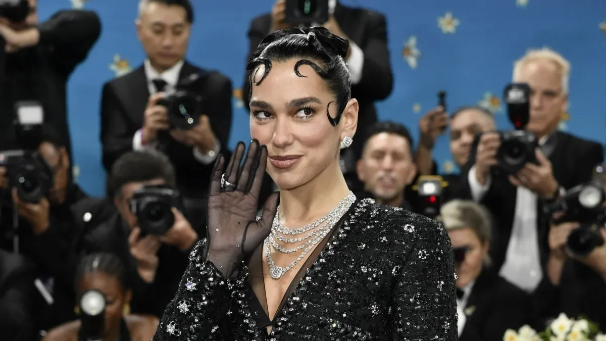 Top ili flop? Kakav je ovo stajling najomraženije Albanke u Srbiji, je l' vam ovo kič?