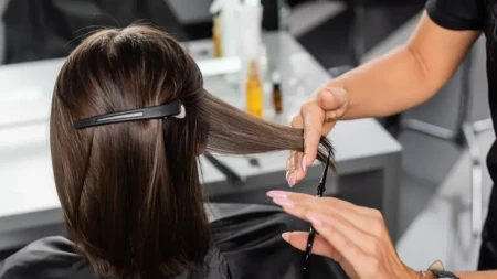 Da li imate 20 ili 60 godina, nevažno je, ova supertrendi frizura svima stoji: "Staromodni stil" se vratio na velika vrata, žene širom sveta odlepile za njim