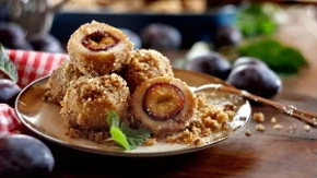 Knedle sa šljivama: Recept sa salaša iz okoline Sombora - gomboce mekane kao pena, a šljive čvrste, pucaju pod zubima